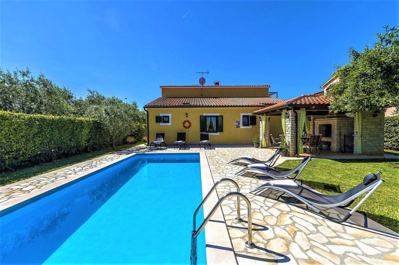 Spacious Three-Bedroom Villa Balun With Pool بوريتش المظهر الخارجي الصورة