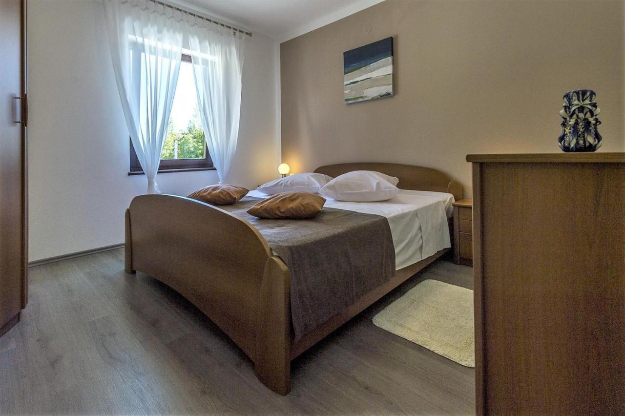 Spacious Three-Bedroom Villa Balun With Pool بوريتش المظهر الخارجي الصورة