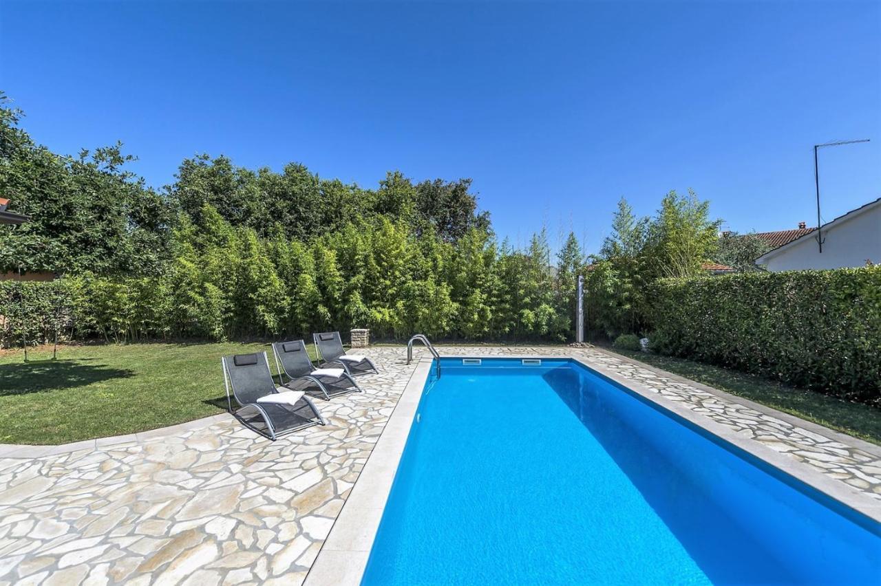 Spacious Three-Bedroom Villa Balun With Pool بوريتش المظهر الخارجي الصورة